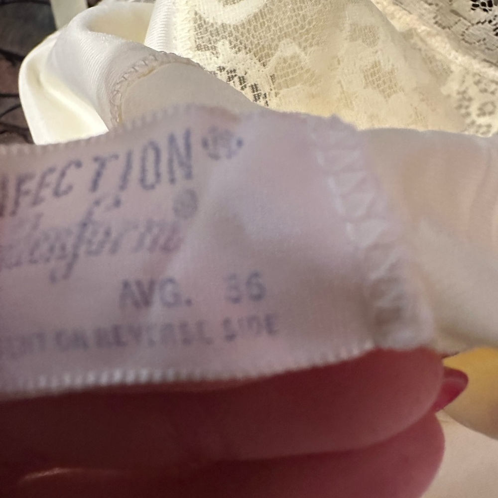 True Vintage (50’s/60’s) Confection by Maidenform Cream Lace Slip Size 36 - Picture 3 of 8